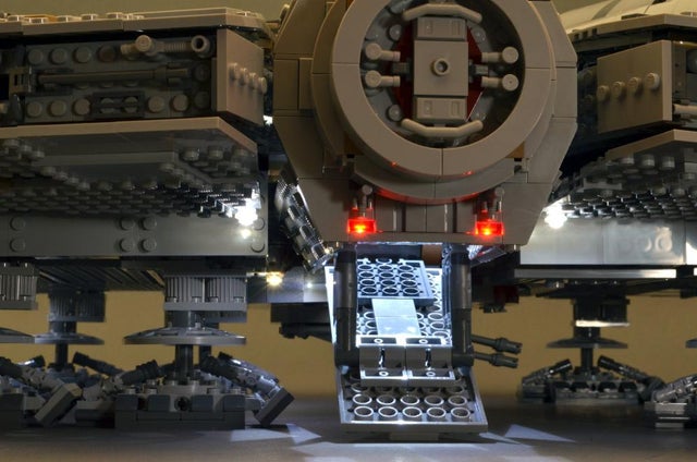 Solrig Vær sød at lade være straf Motorized Boarding Ramp Add-on for the LEGO UCS Millennium Falcon Light and  Sound Kit | Brickstuff