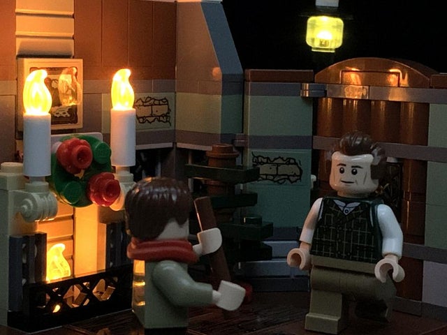 LEGO Holiday 2020 Charles Dickens Light Kit (Set #40410) | Brickstuff
